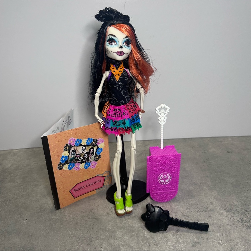 MONSTER HIGH DOLLS Poupée de luxe Skelita Calaveras Scaris City Of Frights 2012